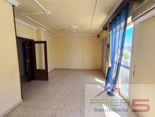 Appartamento en Villafranca de los Barros. Amplio piso de 3 habitaciones con patio en villafranca de los ba