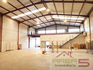 Nave industrial en Sur. Nave zona salesianos