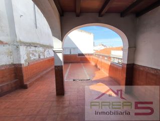 Maison à Montijo. Casa en venta dos plantas con terraza centro montijo