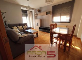 Miete Etagenwohnung in Oeste. Alquiler piso 3 habitaciones en el prado urbanización con piscin