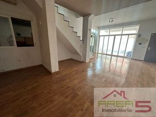Xalet a Avenida Elvas. Chalet y duplex con piscina compartida