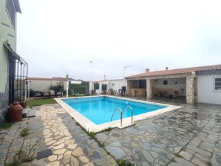 Affitto Chalet in Sur. Chalet independiente con piscina en alquiler en don álvaro