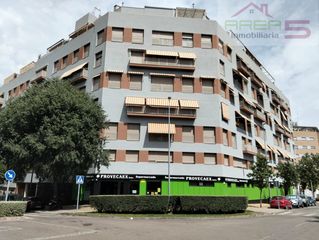 Aparcament cotxe  Calle madre isabel larrañaga. Garaje en venta madre isabel de larrañaga, cáceres