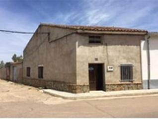 Casa a Calle peral 28. Venta-casa-pueblo-madrigalejo-caceres