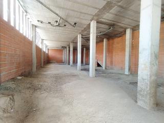 Local commercial à Calle zurbarán 43. Venta local en bruto castuera