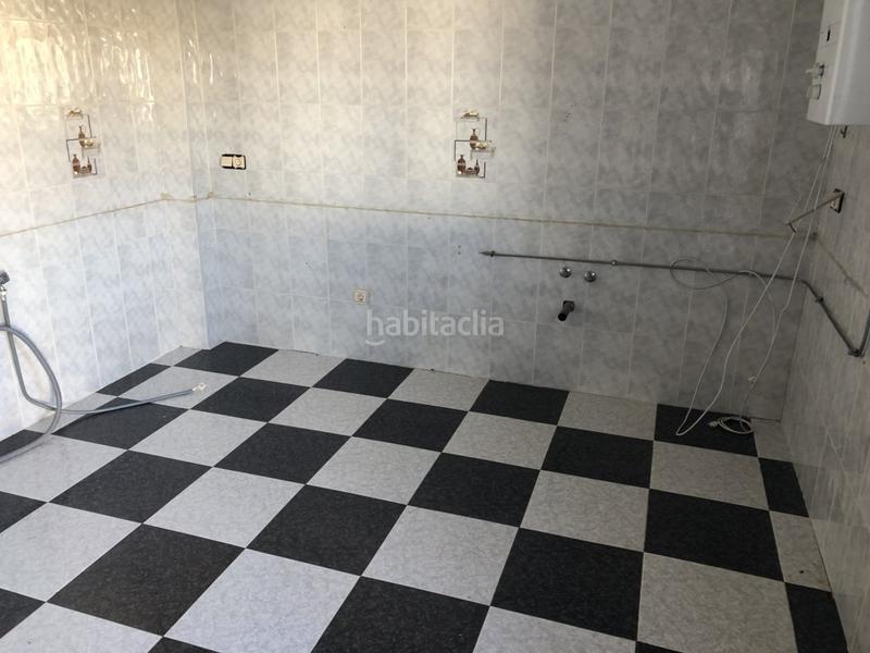 Foto 1f3f2778-d81c-48b3-b27f-77a4b11f0cea. Casa adossada amb aparcament a Garrovilla (La)