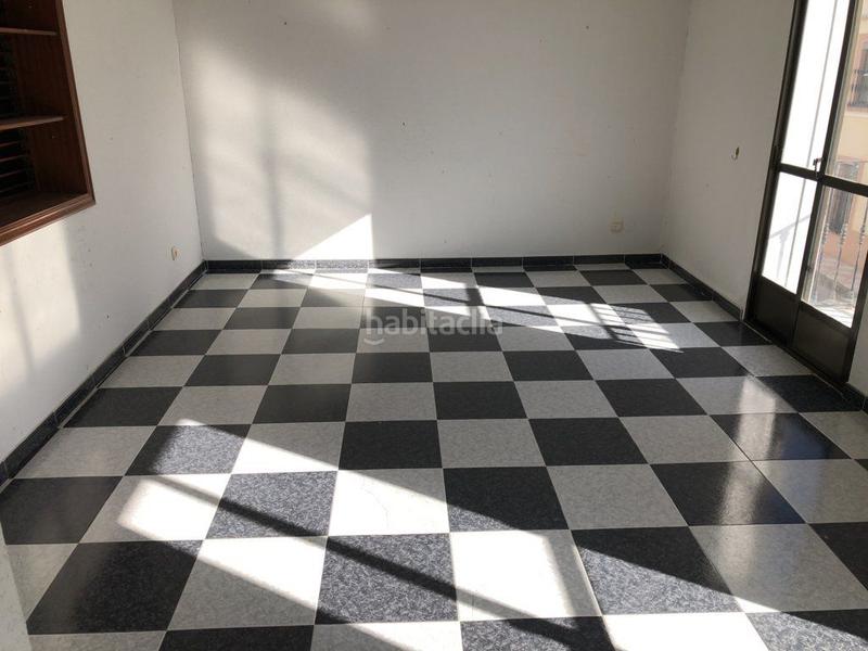 Foto a733d2db-a6e3-4550-b86a-566a88e906cf. Casa adossada amb aparcament a Garrovilla (La)