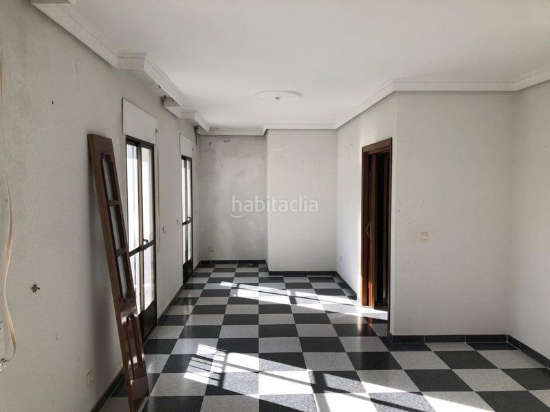 Foto b4f82df3-3644-4d91-a693-b70e36485d8c. Casa adossada amb aparcament a Garrovilla (La)