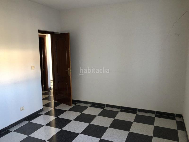 Foto c7235810-aa58-436d-aacd-24be0f6acb46. Casa adossada amb aparcament a Garrovilla (La)