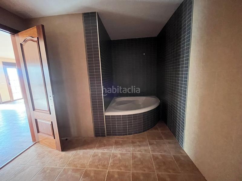 Foto 711267a5-4a2a-433c-92ac-467171880ee3. Duplex avec parking piscine dans Casar de Cáceres
