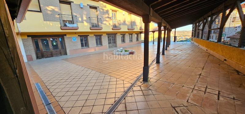 Foto 4c9ae501-ed49-4f0a-8af5-b65fcb94b6d0. Edifici a avenida de la constitución 28 a Cuacos de Yuste