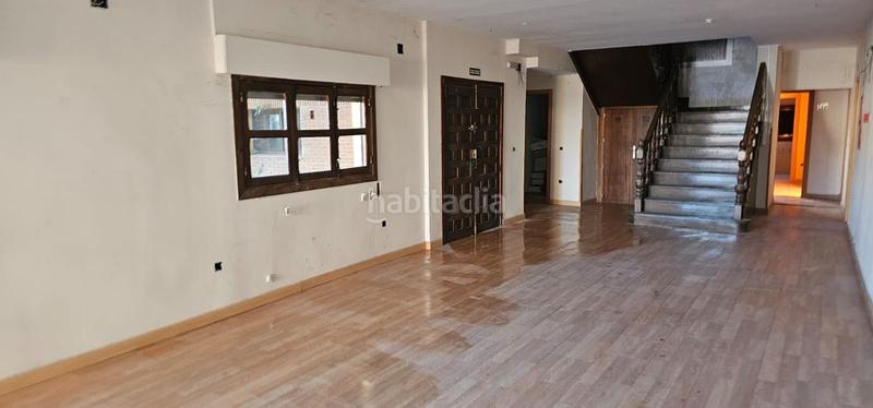 Foto a1cd1bf0-3d23-4f99-bd22-b3d76f603452. Edifici a avenida de la constitución 28 a Cuacos de Yuste