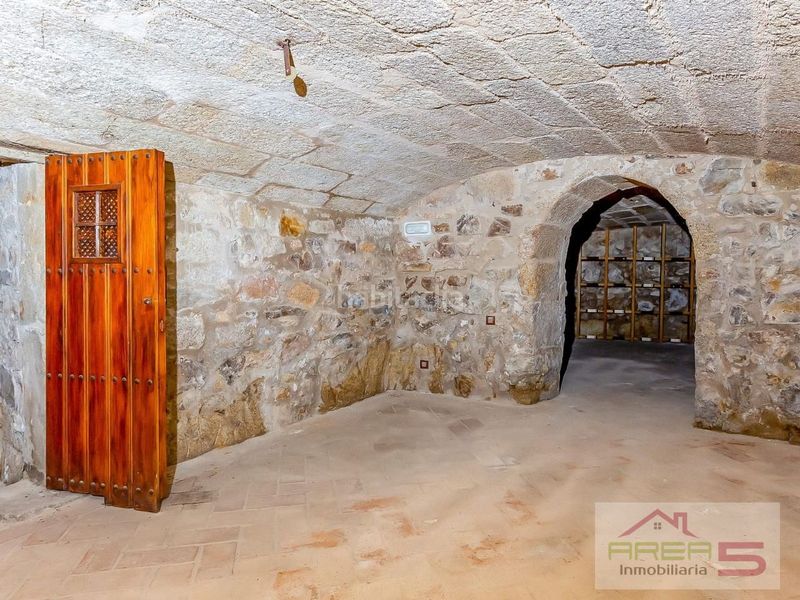 Foto b88bbb32-0607-4f50-a0e3-730f6bd9f1aa. Edificio hotel en venta con historia de conquistadores ideal como inversión en una población llena de encanto. en Trujillo