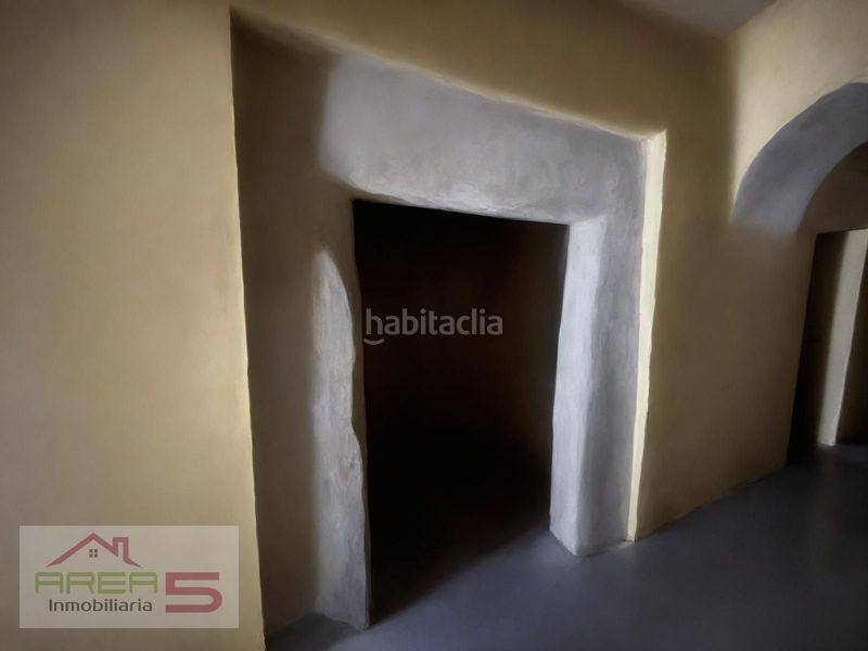 Foto c612a4c3-9713-4be5-be44-f24964caa0dd. Edificio hotel en venta con historia de conquistadores ideal como inversión en una población llena de encanto. en Trujillo
