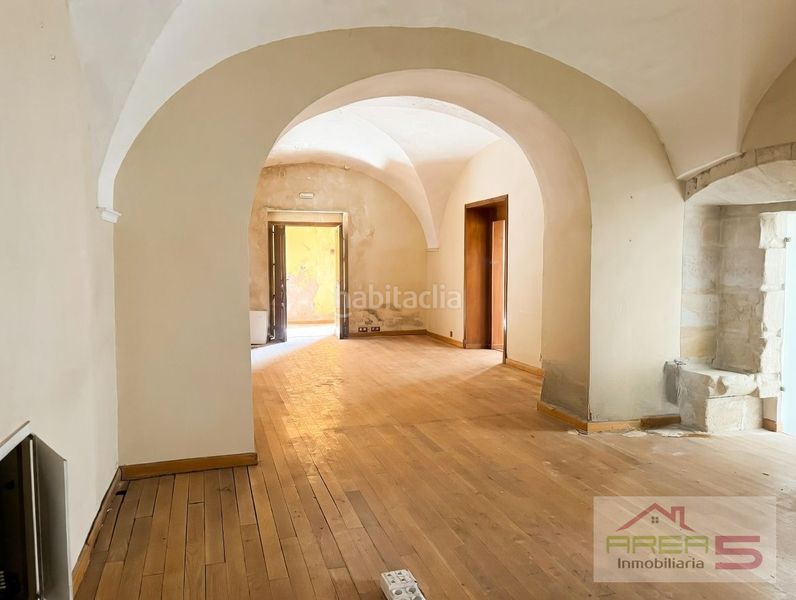 Foto eebdd00a-f63d-4fe3-85f8-c80145915a1f. Edificio hotel en venta con historia de conquistadores ideal como inversión en una población llena de encanto. en Trujillo