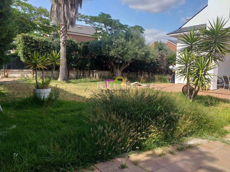 Foto 4d54bce4-ca82-4eaf-88a0-3287ca6ba3a0. Casa bifamiliare con riscaldamento parcheggio piscina in Badajoz