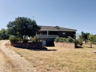 Casa a Carretera de Sevilla - Los Montitos. Amplio chalet en badajoz con parcela de ensueño