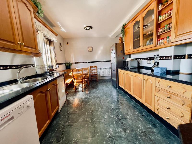 Foto 2653076e-3fb0-434d-8e29-d459952cf72d. Casa amplio chalet con parcela de ensueño en Carretera de Sevilla - Los Montitos Badajoz