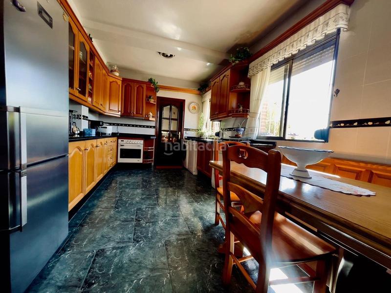 Foto d9d0f2bc-a07d-42a2-bf8b-9d1b4eed6a05. Casa amplio chalet con parcela de ensueño en Carretera de Sevilla - Los Montitos Badajoz