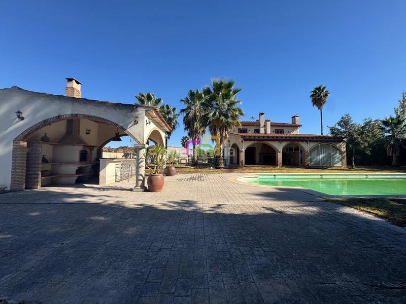 Foto e6469d26-8c6c-4d8b-972a-887456535f4b. Chalet exclusivo chalet independiente . en Las Vaguadas Badajoz