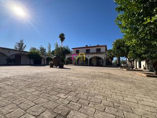 Lloguer Xalet a Las Vaguadas. Impresionante chalet en badajoz con pisicinas y amplios espacios