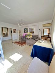 Rent Flat in Valdepasillas - La Paz - Huerta Rosales. Amplio piso amueblado y céntrico en badajoz