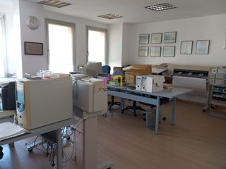 Rent Office space in Casco Antiguo. Amplia oficina muy bien ubicada badajoz tu espacio ideal para cr