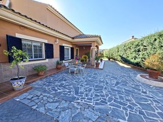 Chalet en Carretera de Sevilla - Los Montitos. Espectacular chalet en venta en los montitos, badajoz