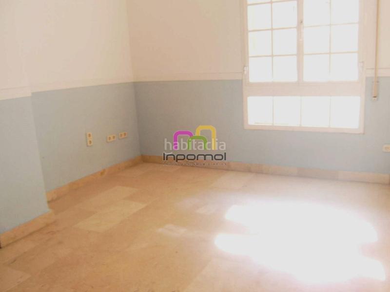 Foto 02b4a231-0c8d-45c3-9d1a-f423850a26b4. Piso amplio piso con terraza en el centro!!! en Casco Antiguo Badajoz