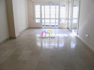 Piso en Casco Antiguo. Amplio piso con terraza en el centro!!!