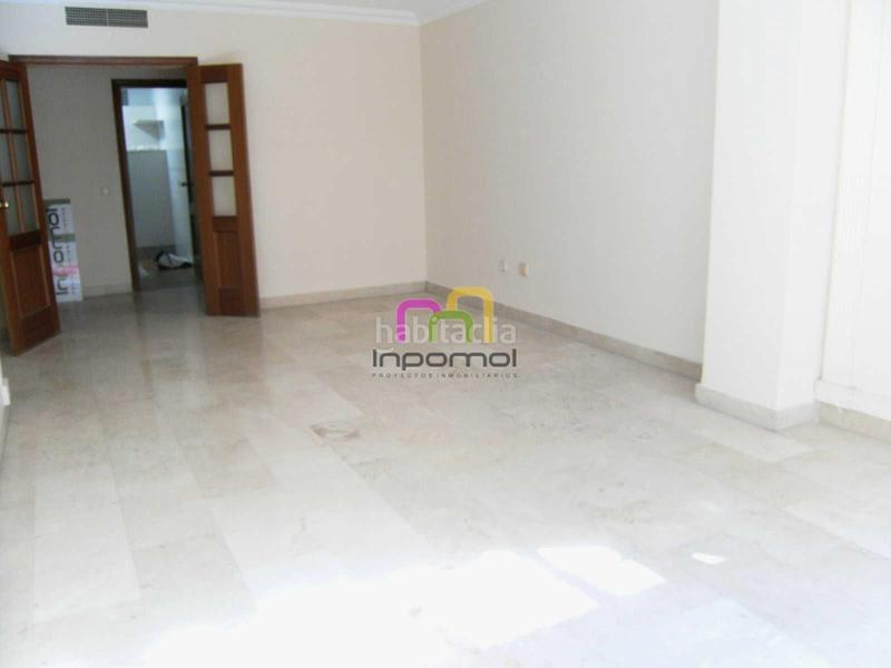 Foto fc62b861-8708-4dc3-b925-760666d79d25. Piso amplio piso con terraza en el centro!!! en Casco Antiguo Badajoz