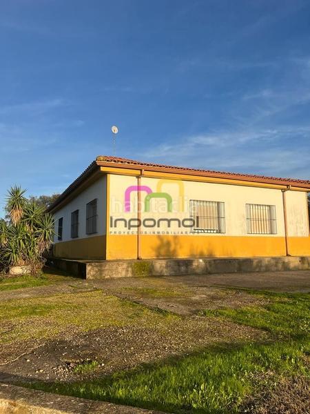 Foto 8f443c66-a952-4700-9345-cc295203c055. Masia amb calefacció aparcament piscina a Las Vaguadas Badajoz