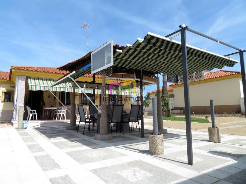 Foto 4ff00fde-85b4-4b42-9549-692526f0c901. Chalet con riscaldamento parcheggio piscina in Dehesilla de Calamón - Campomanes Badajoz