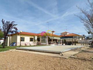 Chalet en Dehesilla de Calamón - Campomanes. Fantástico chalet con piscina en venta!!