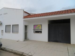 Casa a Pedanías de Badajoz. Casa reformándose cercana a badajoz  idela para familias