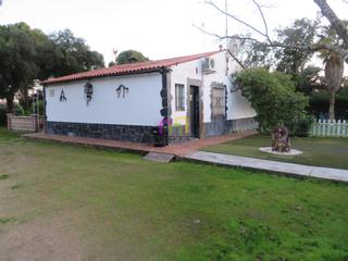 Masia a Casco Antiguo. Encantadora casa rústica con piscina y amplio terreno en manantí