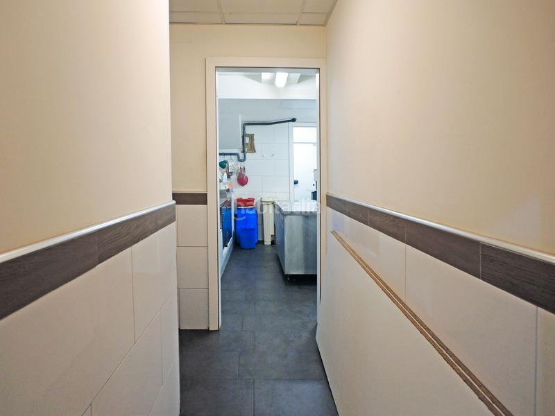 Foto 8607e2aa-a380-4cce-84d0-4b1db08d6f5e. Location local commercial avec chauffage dans Monte Alto - Zalaeta - Atocha Coruña (A)