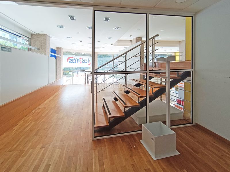 Foto bc7277e2-eb35-43d3-81b8-79a14f9f25c0. Alquiler local comercial en plaza josé gonzález dopeso 51 *** este local de más de 230 metros te dará la máxima visibilidad en la cubela*** en Coruña (A)