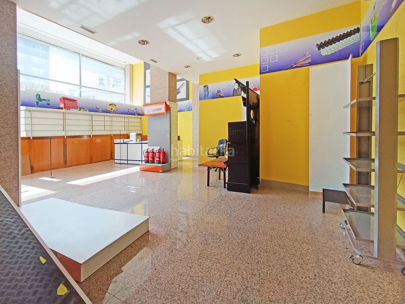 Foto e2f982ba-7786-4c05-b033-f3cd3bfebf5e. Alquiler local comercial en plaza josé gonzález dopeso 51 *** este local de más de 230 metros te dará la máxima visibilidad en la cubela*** en Coruña (A)