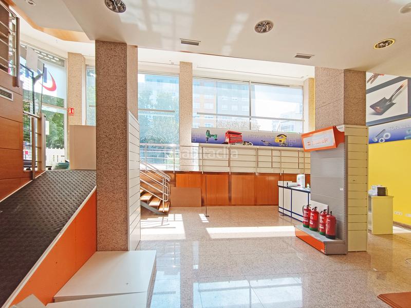 Foto 700c7f81-3aba-4c7d-b4a7-beb378acc6d5. Rent business premise in plaza josé gonzález dopeso 51 in Coruña (A)