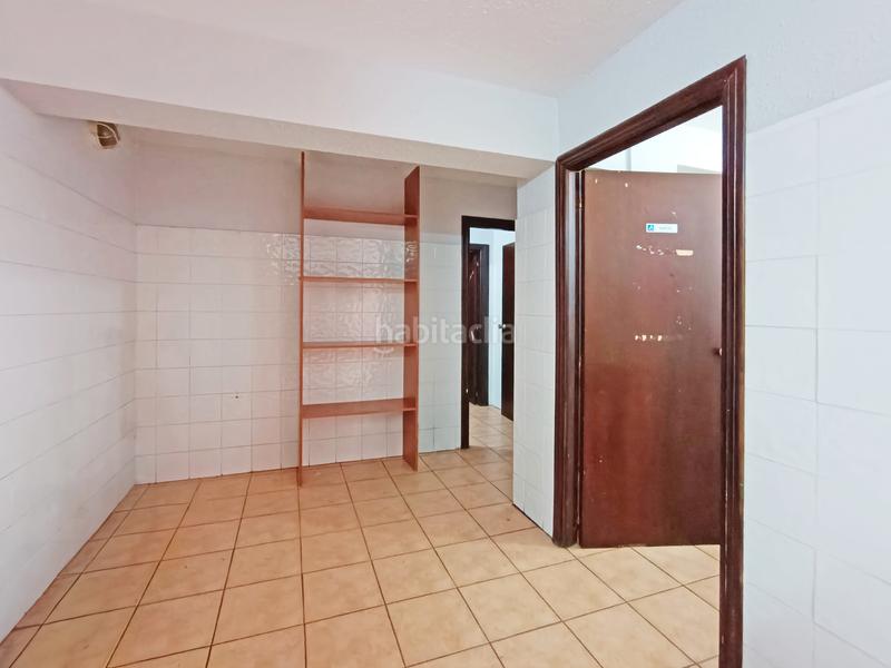 Foto f6c3b94f-9806-4389-b304-17ba596db376. Rent business premise in rua ramon maría aller 2 in Coruña (A)