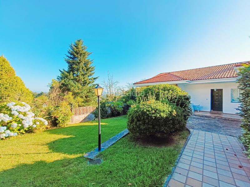 Foto 3f150754-5525-4ce3-9ef3-7389d28ef83b. Chalet *** una casa con personalidad en el centro *** en Oleiros