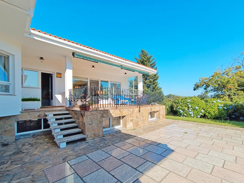Foto 62254b0b-f579-4f83-b72d-58032c82b62e. Chalet *** una casa con personalidad en el centro *** en Oleiros