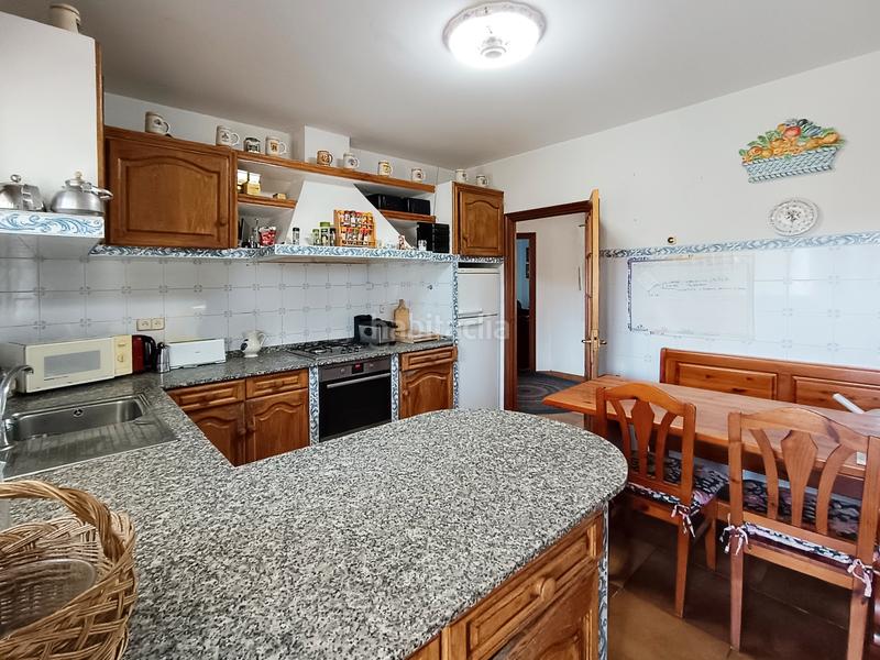 Foto 7b73d3ee-9d75-4def-801b-960eb500e054. Chalet *** una casa con personalidad en el centro *** en Oleiros