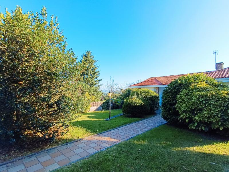 Foto 82881ee6-1044-4001-a48f-8c01ff45e445. Chalet *** una casa con personalidad en el centro *** en Oleiros