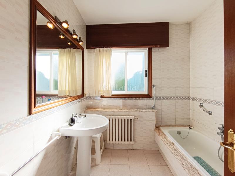 Foto 9775566f-d043-4cb7-9ca6-91486d08a667. Chalet *** una casa con personalidad en el centro *** en Oleiros
