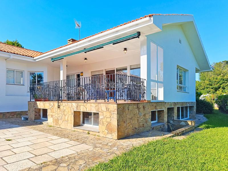 Foto aff1a8b8-08b0-45bf-b76c-00106d09112b. Chalet *** una casa con personalidad en el centro *** en Oleiros