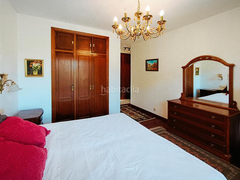 Foto b62e963a-b29d-45f6-9c91-4982abef3b2c. Chalet *** una casa con personalidad en el centro *** en Oleiros