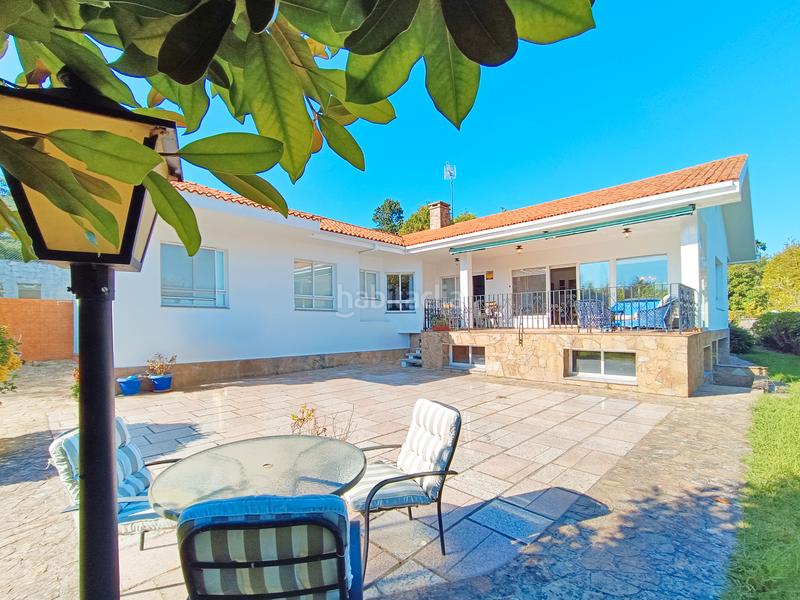 Foto b6958b7a-cb72-4a90-8b9d-4dab0b087b10. Chalet *** una casa con personalidad en el centro *** en Oleiros