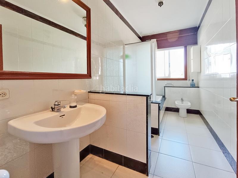 Foto d8f961e7-ed76-4745-8a89-4207dd1b228e. Chalet *** una casa con personalidad en el centro *** en Oleiros